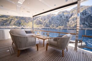 205 Seating on Main deck