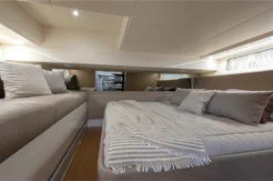 bluegame-yacht-bg42-cabin-owner