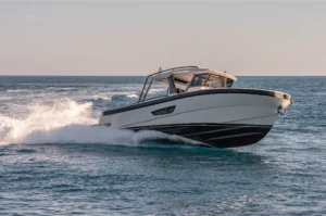 bluegame-yacht-bg42-cruising-bow