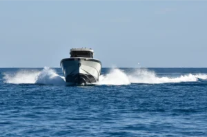 bluegame-yacht-bg42-cruising-bow-exterior